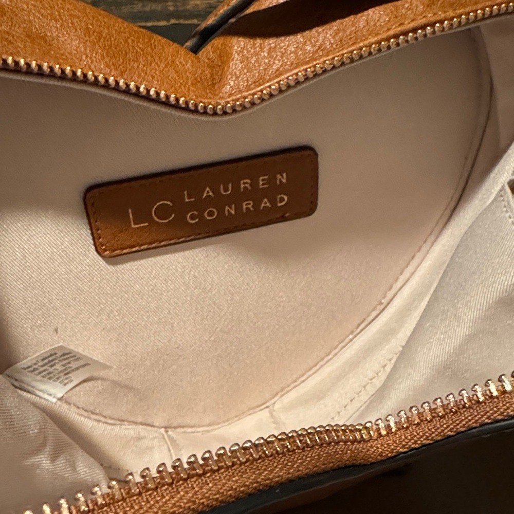 Heart-Shaped Brown Leather Crossbody Bag - Picture 2 of 7